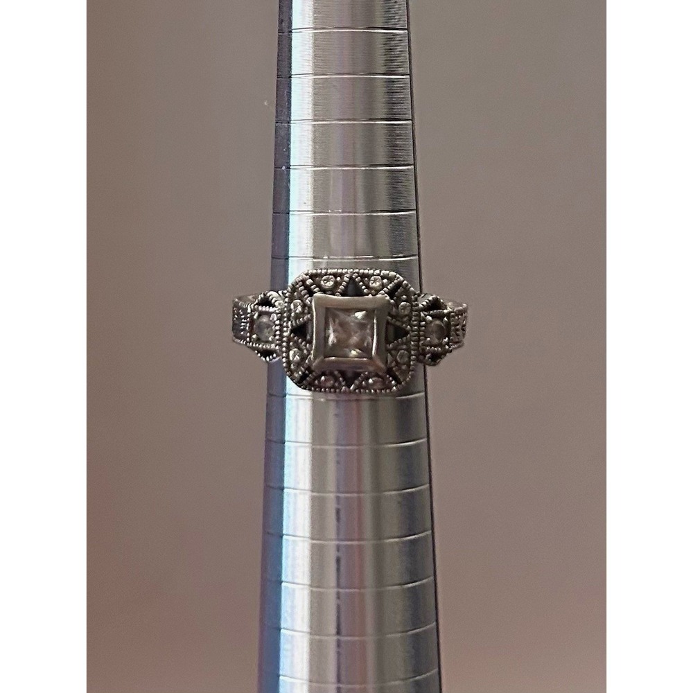 Silver Tone Metal Band Ring Square Center Stone Setting Size 8